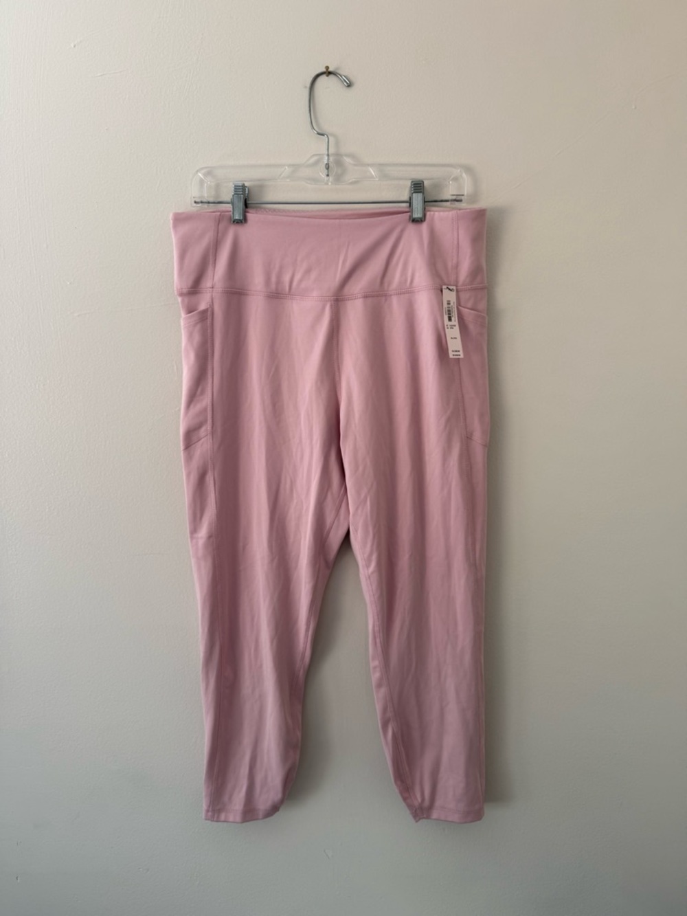 Victoria's Secret VSX Essential
High Rise Pocket Legging Sz XL
Chalk Rose - NWT - Picture 12 of 14